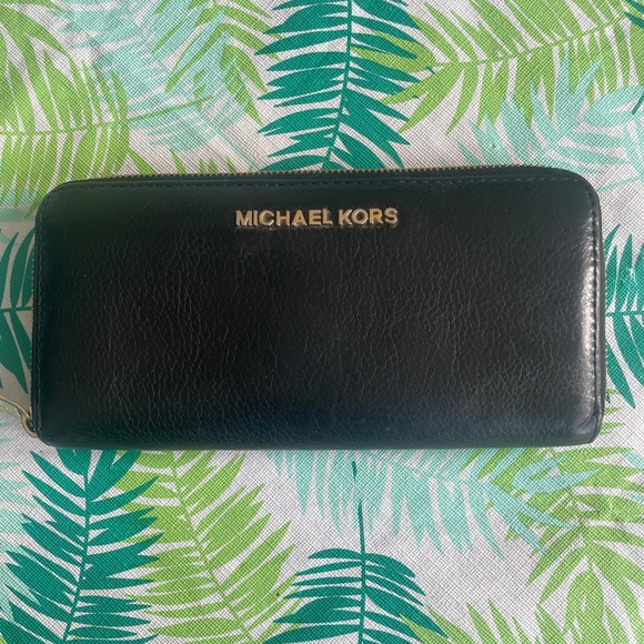 Michael Kors Wallet - Picture 1 of 9